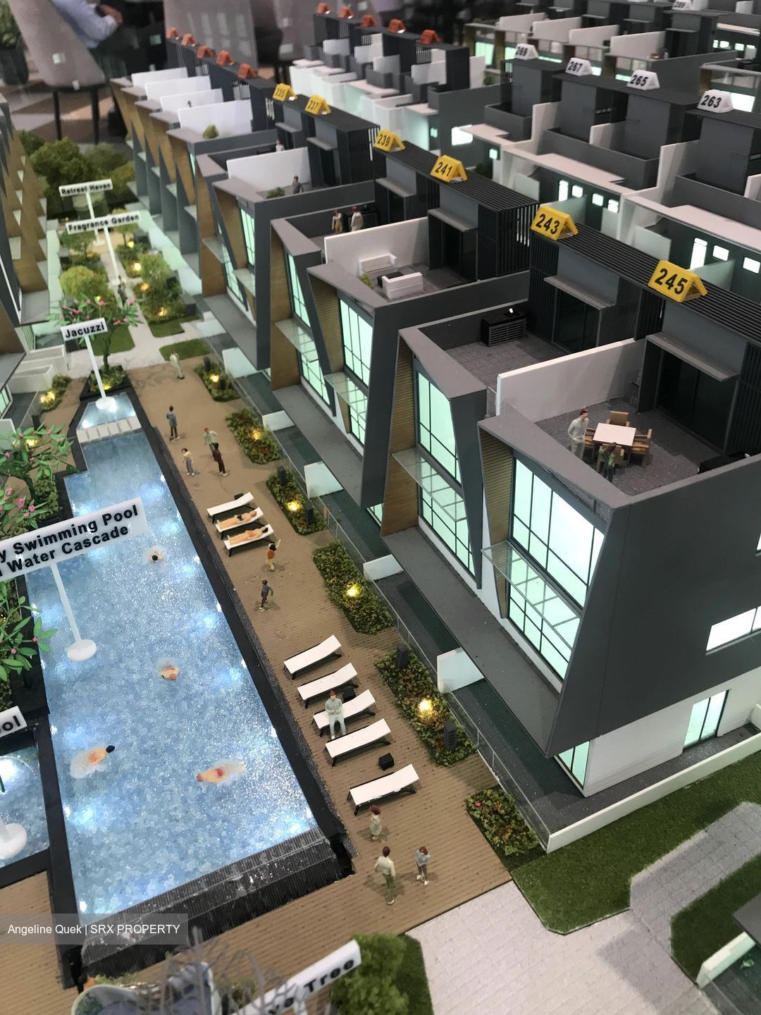 Belgravia Villas (D28), Semi-Detached #581857461